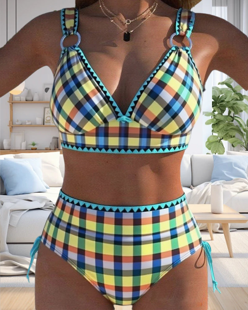 Dva kosa kopalke, sproščen bikini s karirastim vzorcem