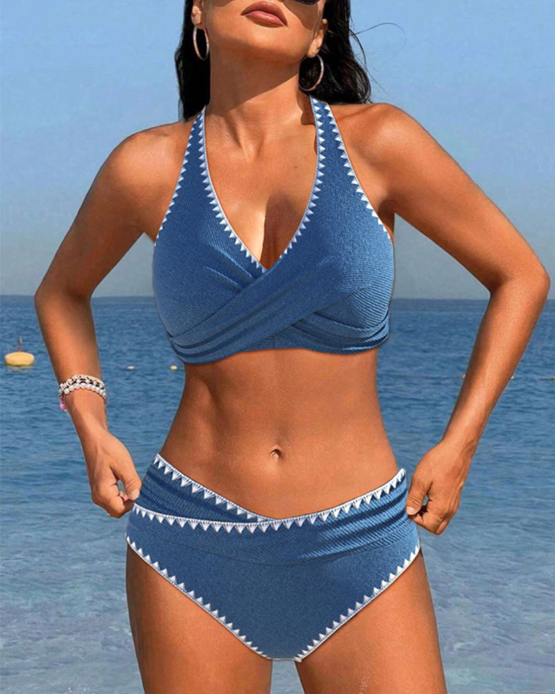 Bikini de vacances simple à col halter plissé