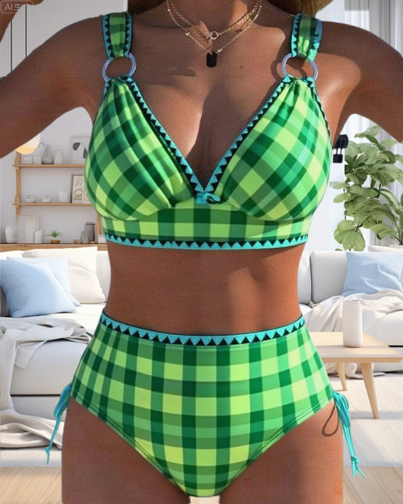 Dva kosa kopalke, sproščen bikini s karirastim vzorcem