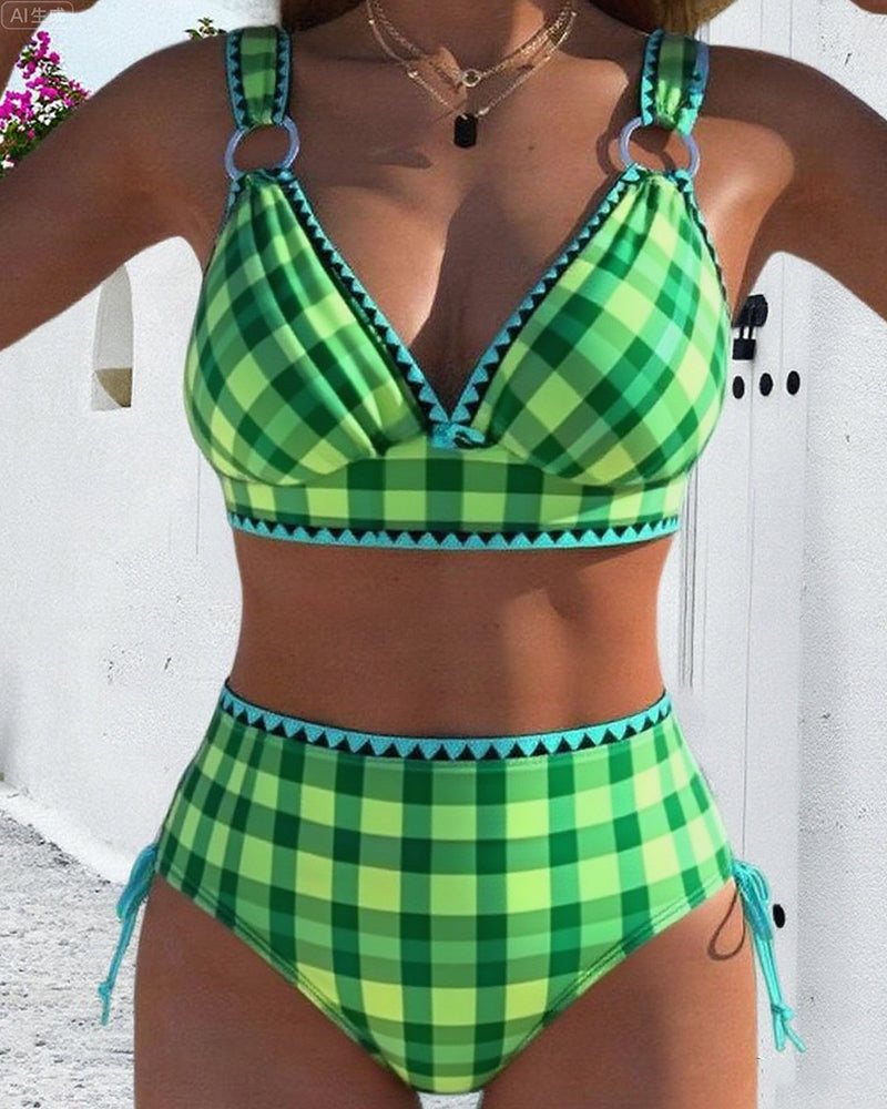Dva kosa kopalke, sproščen bikini s karirastim vzorcem