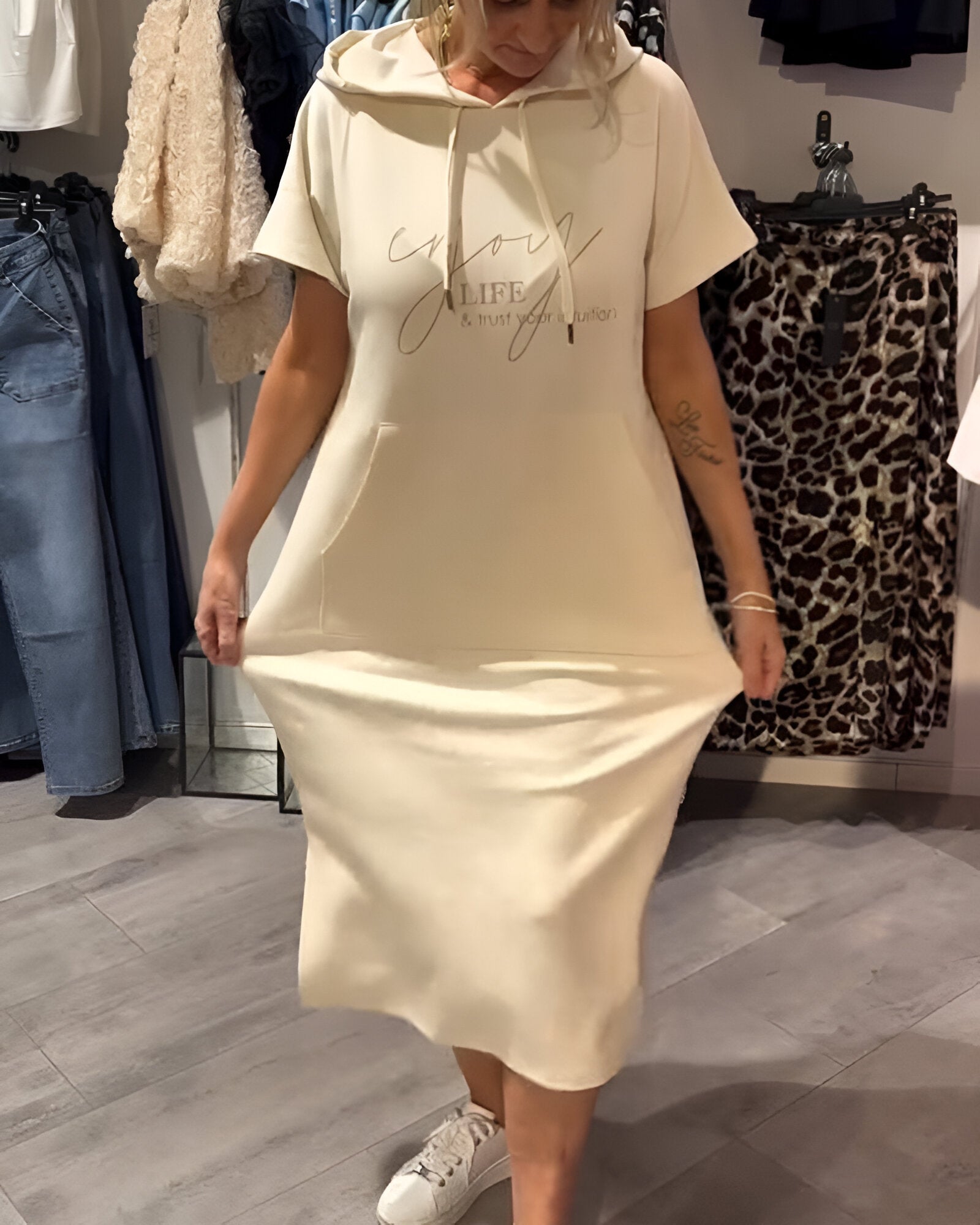 Saskia™ | Ohlapna obleka s kapuco