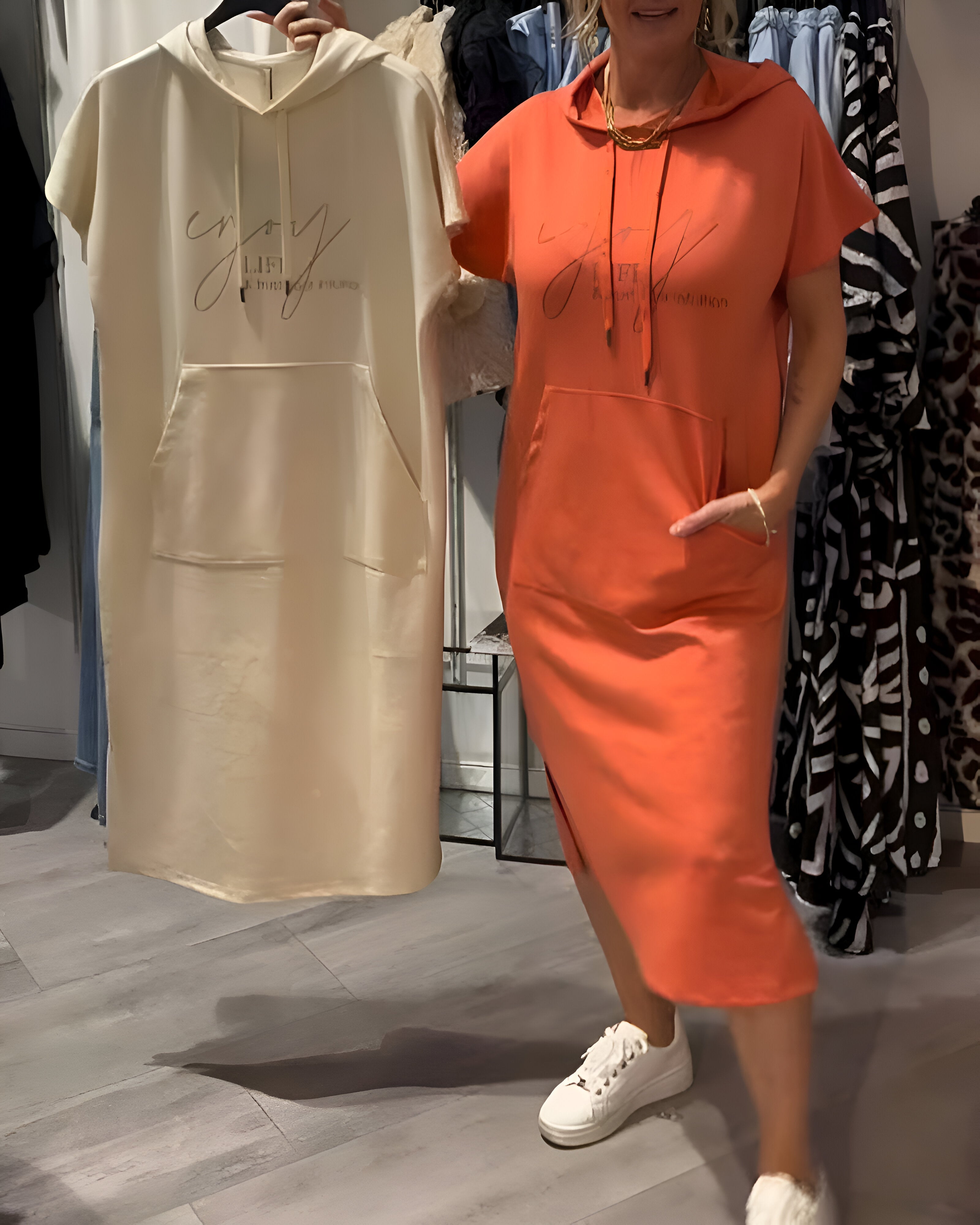 Saskia™ | Ohlapna obleka s kapuco