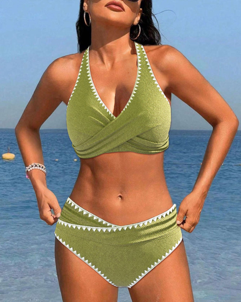 Bikini de vacances simple à col halter plissé