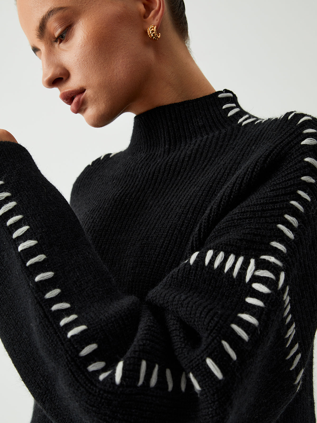 Alma | Oversize-Dolcevita-pulover z Piqué-podrobnostmi