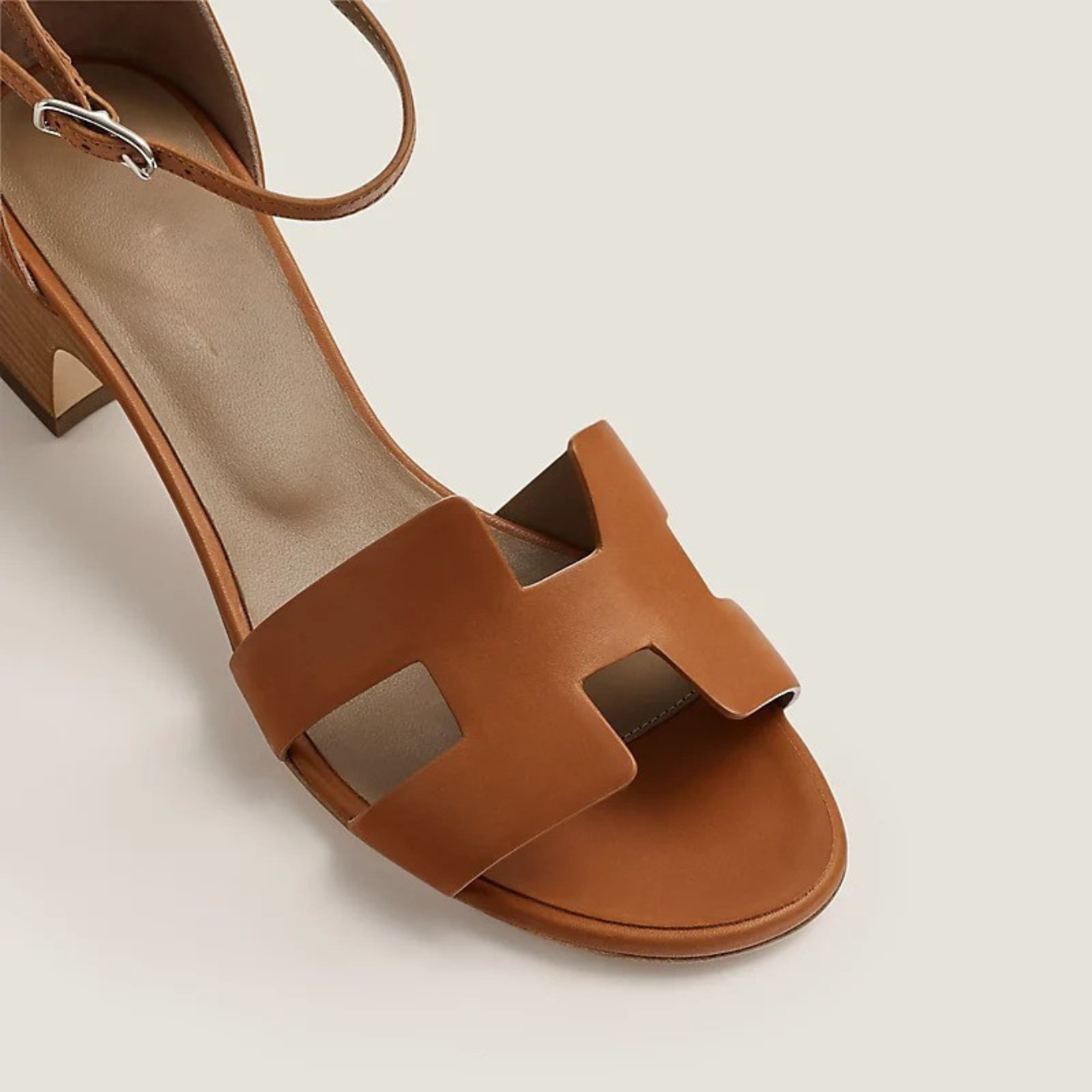 CHLOÉ | ELEGANTNE SANDALE