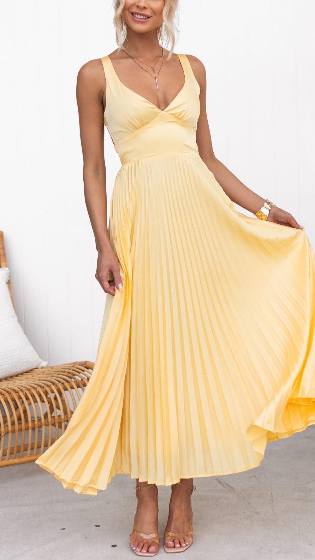 Aby - Robe maxi plissée jaune avec décolleté en V