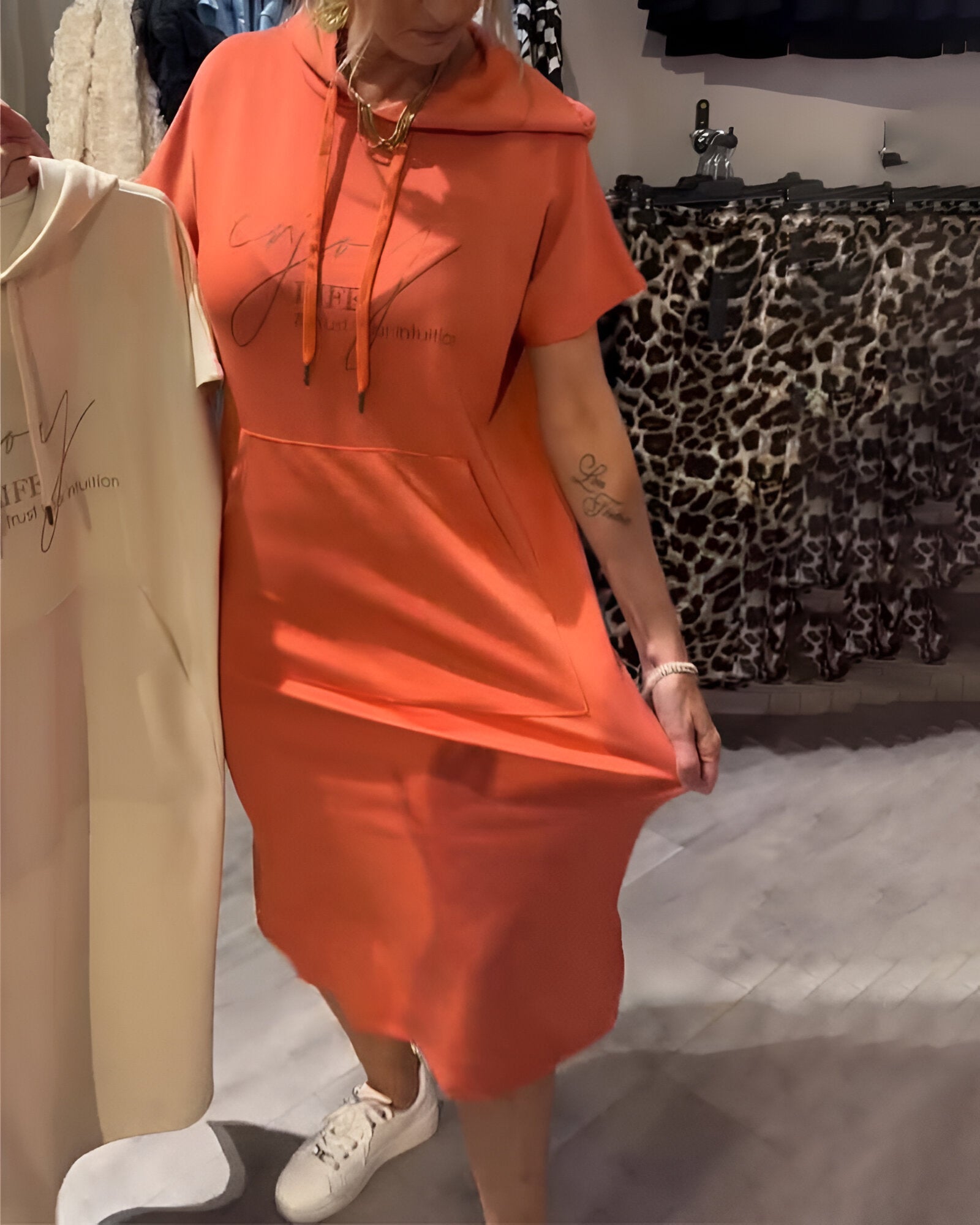 Saskia™ | Ohlapna obleka s kapuco
